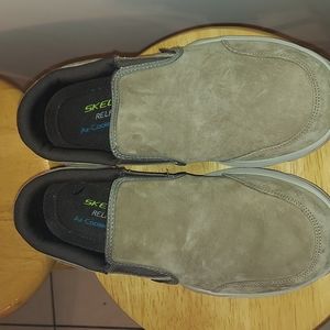 Like new suede-texured casual slip on shoes.